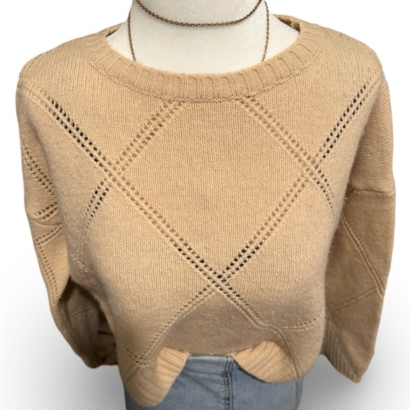 Beautiful cropped sweater made in Italy 💕 - Picture 8 of 8